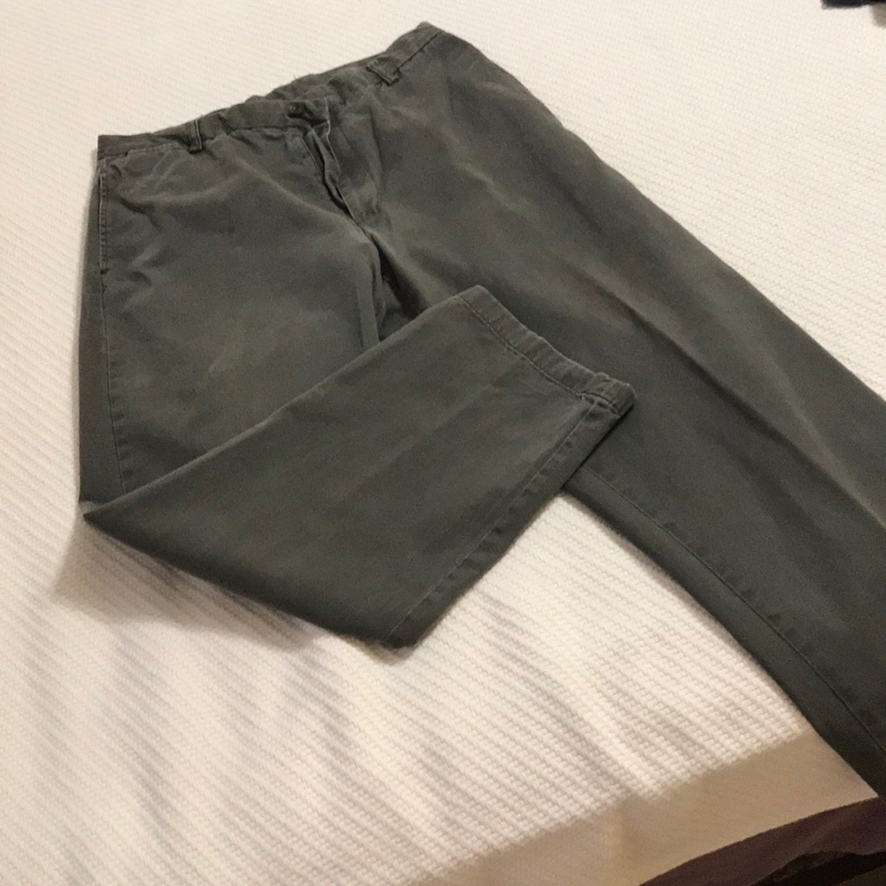 Men’s Nautica green-kaki pants